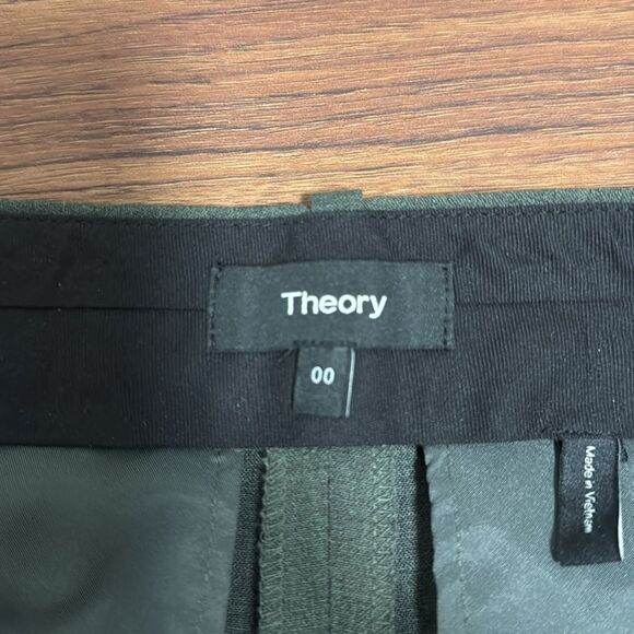 Theory Stretch Wool Slim fit Woman’s Ankle Length Trouser. Green. Size 00. - Picture 6 of 7